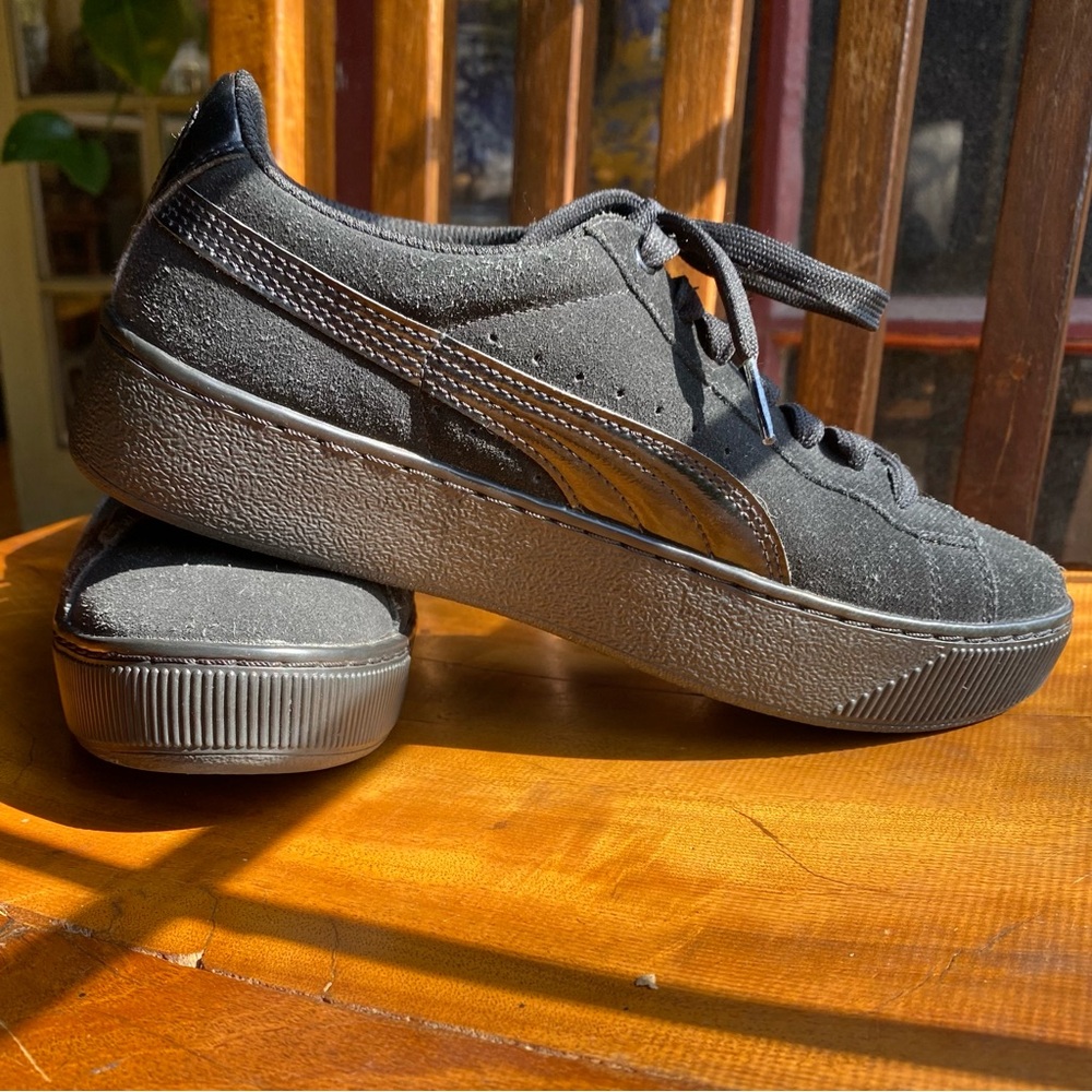 Puma Vikky Black Suede Platform Sneaker, Patent Leather & Gold Detailing, Size 8